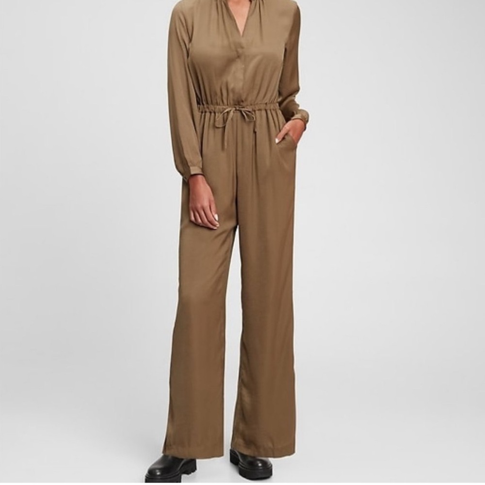 GAP Olive Green Jumpsuit with Elegant V-Neck and Flowing Wide-Leg